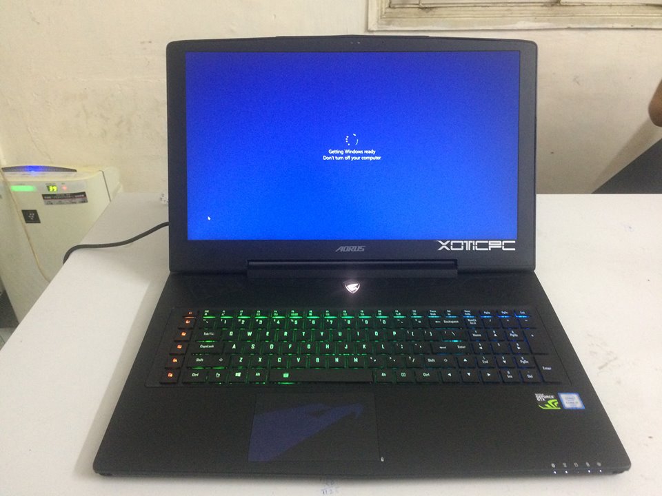 LAPTOP AORUS X7Y6 ..I7 6820HK..RAM 64G..SSD 512G...GTX 1080..Alienware 17 ..I7 4720HQ...8G..GTX 970.