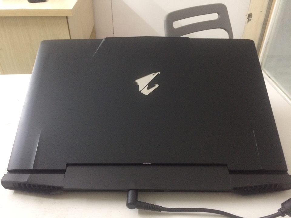 LAPTOP AORUS X7Y6 ..I7 6820HK..RAM 64G..SSD 512G...GTX 1080..Alienware 17 ..I7 4720HQ...8G..GTX 970. - 1