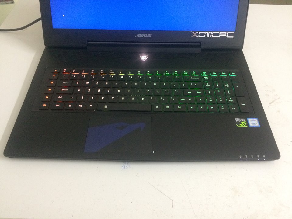 LAPTOP AORUS X7Y6 ..I7 6820HK..RAM 64G..SSD 512G...GTX 1080..Alienware 17 ..I7 4720HQ...8G..GTX 970. - 5