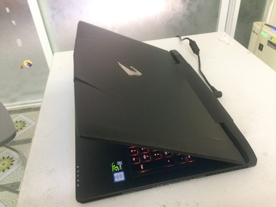 LAPTOP AORUS X7Y6 ..I7 6820HK..RAM 64G..SSD 512G...GTX 1080..Alienware 17 ..I7 4720HQ...8G..GTX 970. - 6