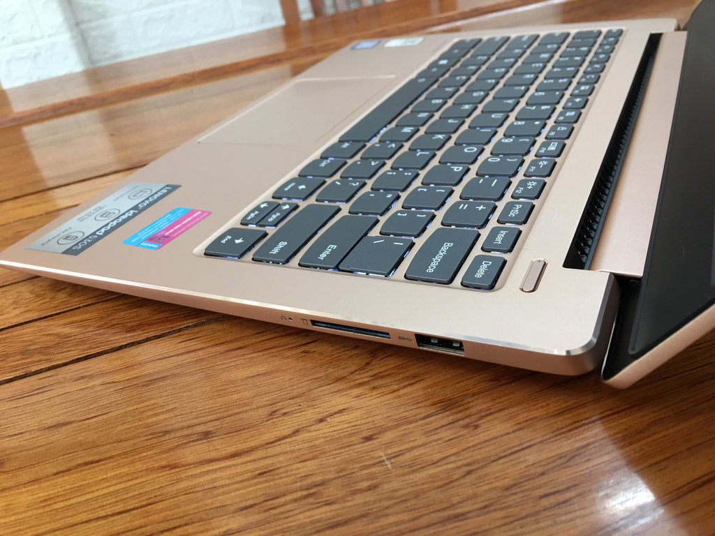 LENOVO IDEAPAD 530S 7.