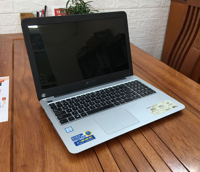 ASUS A556UR CORE I7 6500U 2.