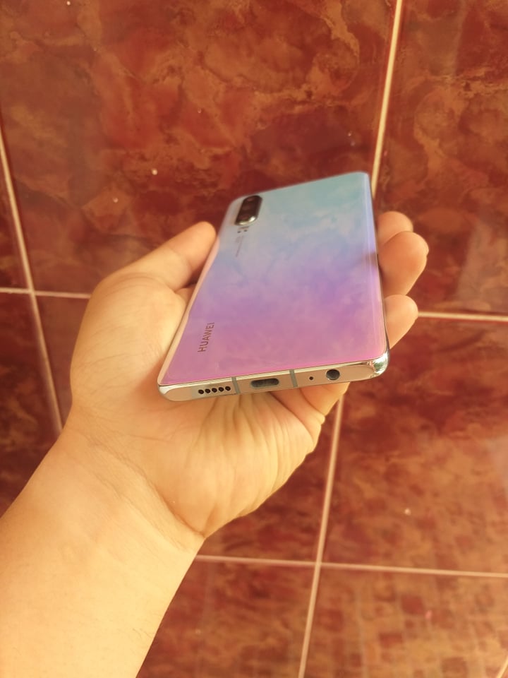 HUAWEI P30...