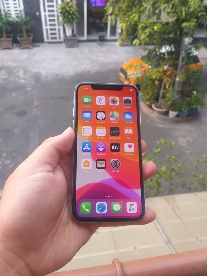 iPhone X 64G8.