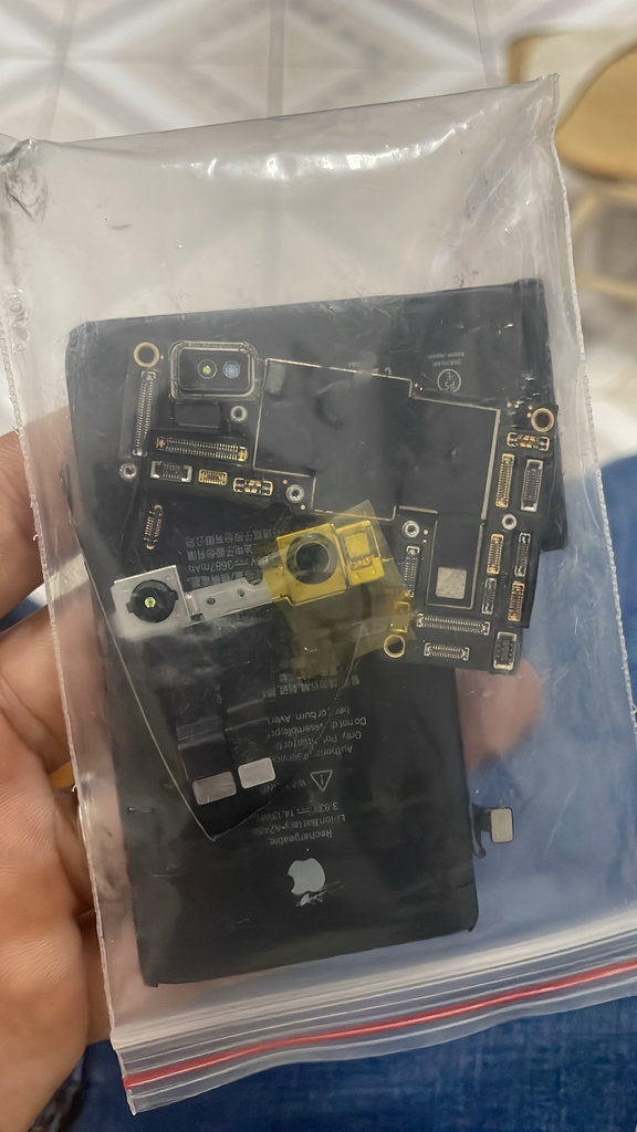 7FF46CF7-812B-4448-B377-1D852CADD0CF.